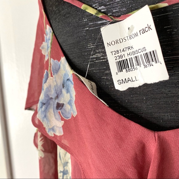 Soprano Nordstrom Rack NWT Cold Shoulder Floral Top - Picture 12 of 12